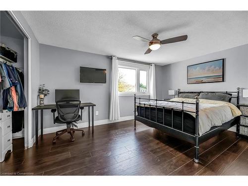 142 Saint Andrews Drive, Hamilton, ON - Indoor Photo Showing Bedroom