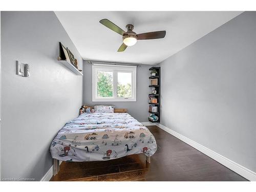 142 Saint Andrews Drive, Hamilton, ON - Indoor Photo Showing Bedroom