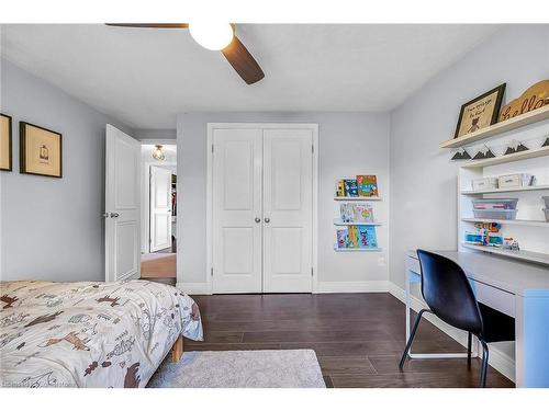 142 Saint Andrews Drive, Hamilton, ON - Indoor Photo Showing Bedroom