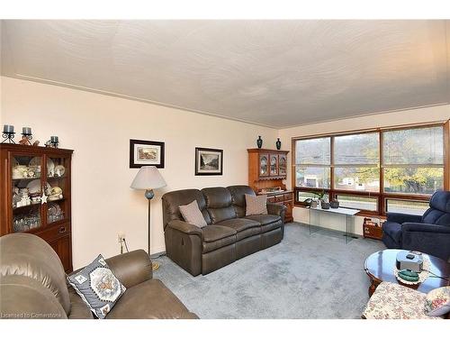 44 Mercer Street, Dundas, ON - Indoor Photo Showing Living Room