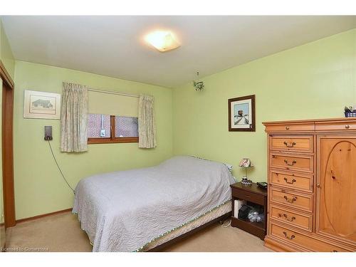 44 Mercer Street, Dundas, ON - Indoor Photo Showing Bedroom