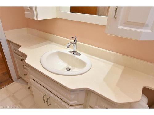 44 Mercer Street, Dundas, ON - Indoor Photo Showing Bathroom