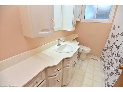 44 Mercer Street, Dundas, ON - Indoor Photo Showing Bathroom