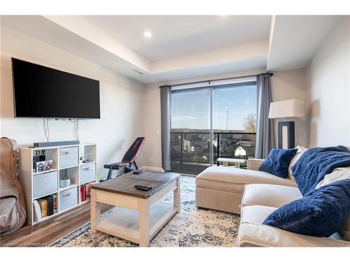 408-64 Main St N Street, Hagersville, ON - Indoor Photo Showing Living Room