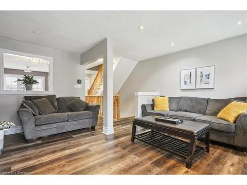 51-470 Beach Boulevard, Hamilton, ON - Indoor Photo Showing Living Room