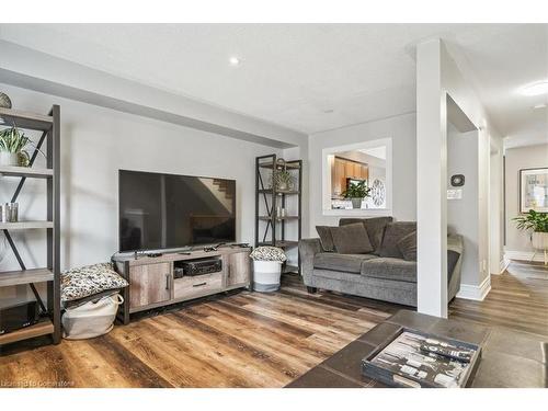 51-470 Beach Boulevard, Hamilton, ON - Indoor Photo Showing Living Room