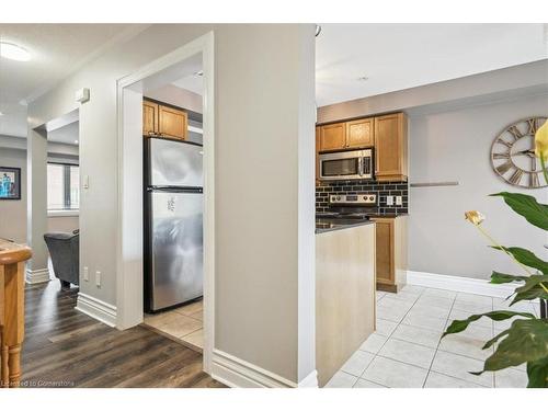 51-470 Beach Boulevard, Hamilton, ON - Indoor Photo Showing Kitchen