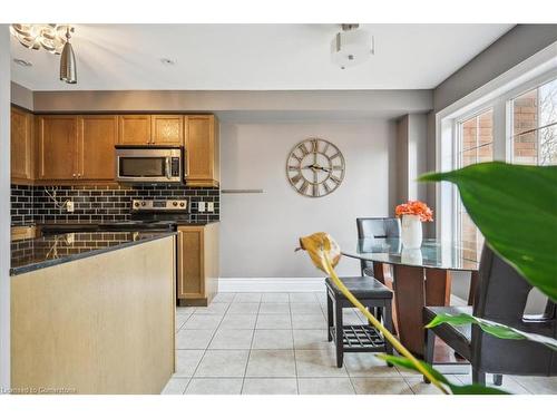 51-470 Beach Boulevard, Hamilton, ON - Indoor Photo Showing Kitchen