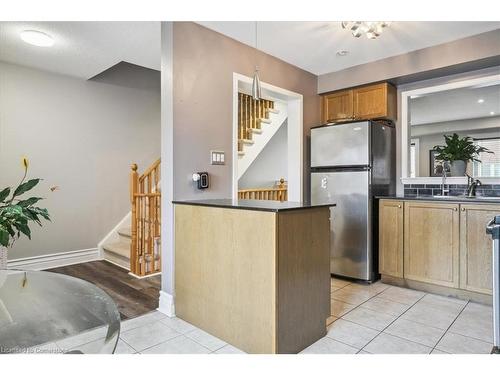 51-470 Beach Boulevard, Hamilton, ON - Indoor Photo Showing Kitchen