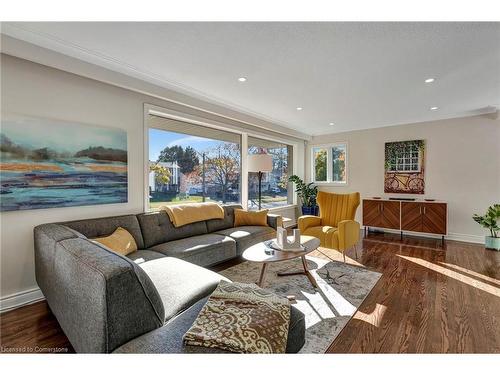 3479 Spruce Avenue, Burlington, ON - Indoor Photo Showing Living Room