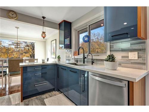 3479 Spruce Avenue, Burlington, ON - Indoor Photo Showing Kitchen With Upgraded Kitchen