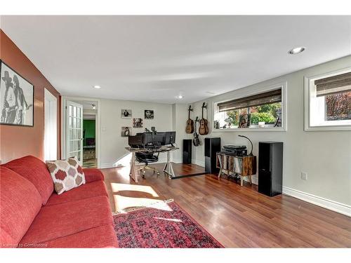 3479 Spruce Avenue, Burlington, ON - Indoor Photo Showing Living Room