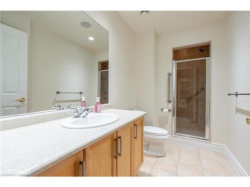 611-399 Elizabeth Street, Burlington, ON - Indoor Photo Showing Bathroom