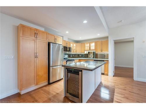 611-399 Elizabeth Street, Burlington, ON - Indoor Photo Showing Kitchen