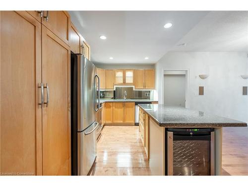 611-399 Elizabeth Street, Burlington, ON - Indoor Photo Showing Kitchen