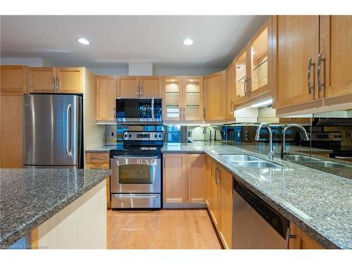 611-399 Elizabeth Street, Burlington, ON - Indoor Photo Showing Kitchen With Double Sink