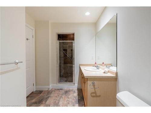 611-399 Elizabeth Street, Burlington, ON - Indoor Photo Showing Bathroom