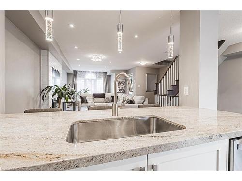 81 Mayland Trail, Stoney Creek, ON - Indoor Photo Showing Kitchen With Upgraded Kitchen