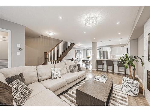 81 Mayland Trail, Stoney Creek, ON - Indoor Photo Showing Living Room