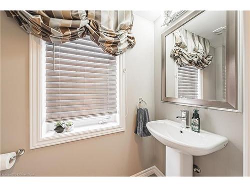 81 Mayland Trail, Stoney Creek, ON - Indoor Photo Showing Bathroom