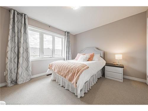 81 Mayland Trail, Stoney Creek, ON - Indoor Photo Showing Bedroom