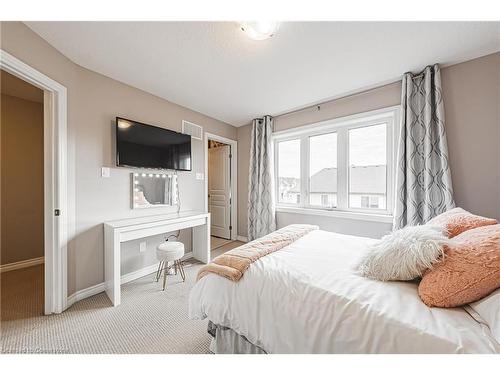 81 Mayland Trail, Stoney Creek, ON - Indoor Photo Showing Bedroom