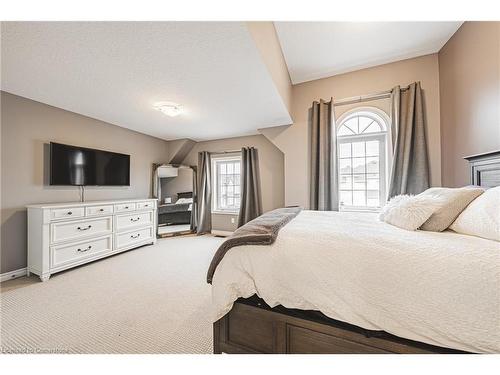 81 Mayland Trail, Stoney Creek, ON - Indoor Photo Showing Bedroom