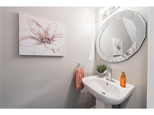 81 Mayland Trail, Stoney Creek, ON - Indoor Photo Showing Bathroom