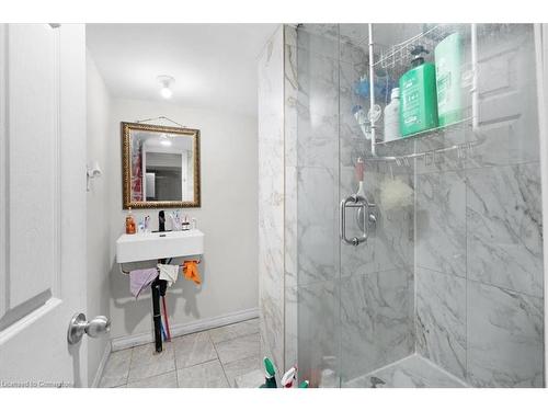 770 Barton Street E, Hamilton, ON - Indoor Photo Showing Bathroom