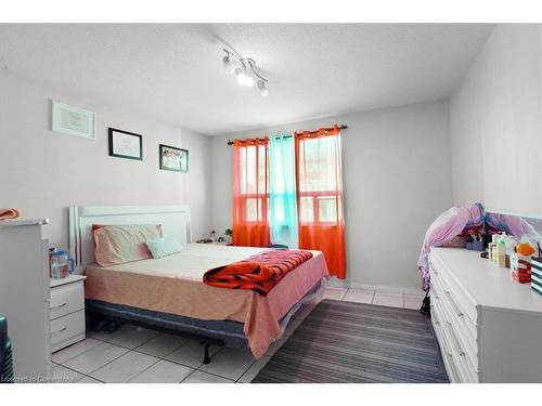 770 Barton Street E, Hamilton, ON - Indoor Photo Showing Bedroom