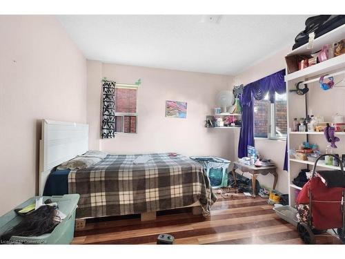 770 Barton Street E, Hamilton, ON - Indoor Photo Showing Bedroom