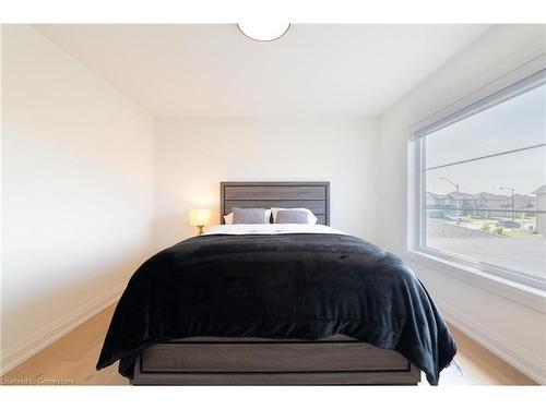 6 Cristallina Drive, Thorold, ON - Indoor Photo Showing Bedroom