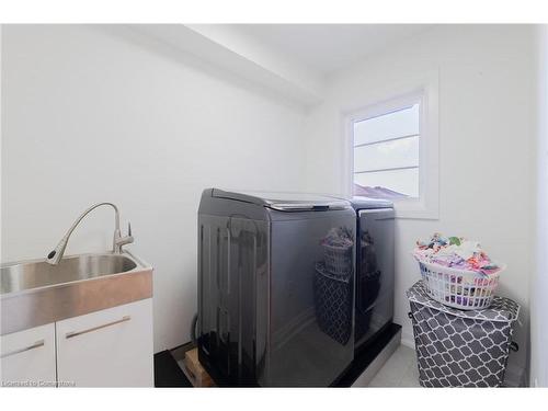 6 Cristallina Drive, Thorold, ON - Indoor Photo Showing Laundry Room