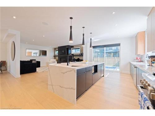 6 Cristallina Drive, Thorold, ON - Indoor Photo Showing Kitchen