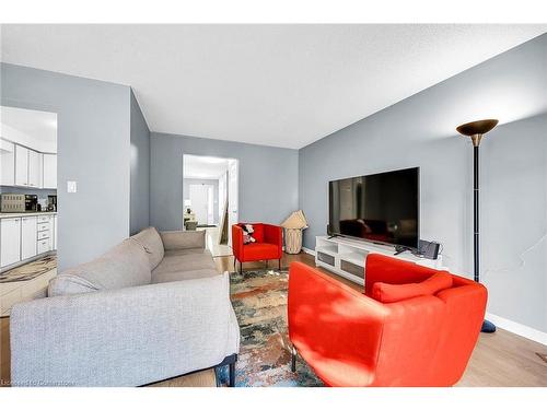 136 Essling Avenue, Hamilton, ON - Indoor Photo Showing Living Room