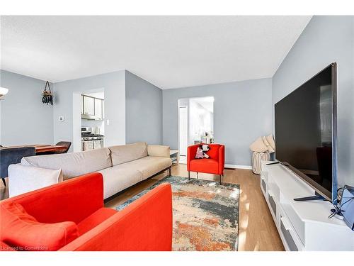 136 Essling Avenue, Hamilton, ON - Indoor Photo Showing Living Room