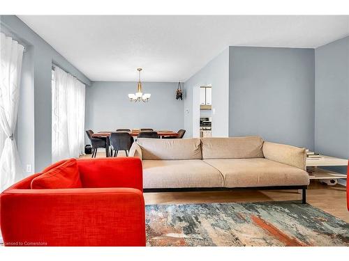 136 Essling Avenue, Hamilton, ON - Indoor Photo Showing Living Room