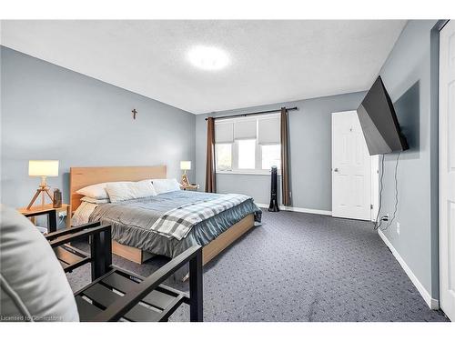 136 Essling Avenue, Hamilton, ON - Indoor Photo Showing Bedroom