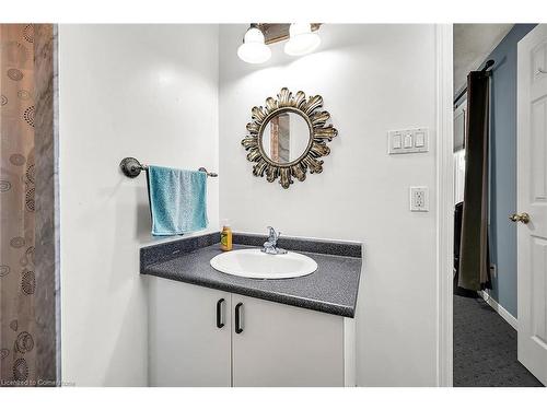 136 Essling Avenue, Hamilton, ON - Indoor Photo Showing Bathroom