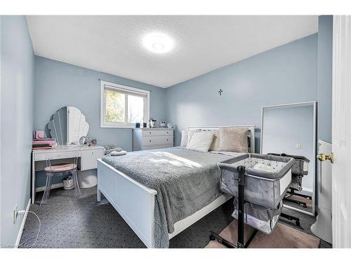 136 Essling Avenue, Hamilton, ON - Indoor Photo Showing Bedroom