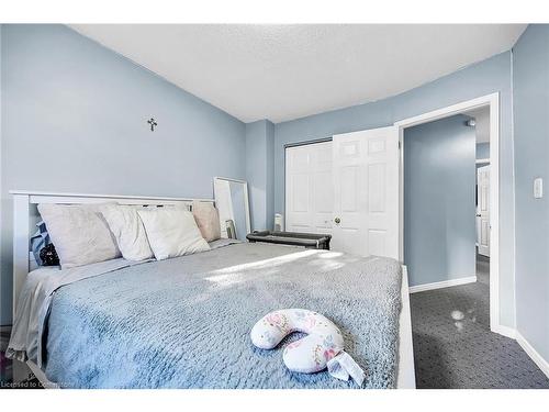 136 Essling Avenue, Hamilton, ON - Indoor Photo Showing Bedroom