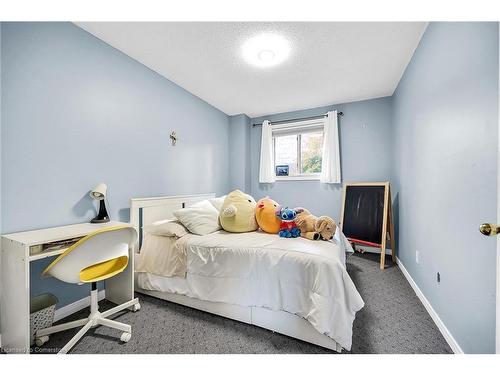 136 Essling Avenue, Hamilton, ON - Indoor Photo Showing Bedroom