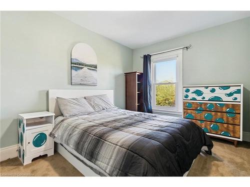 28 Hilda Avenue, Hamilton, ON - Indoor Photo Showing Bedroom