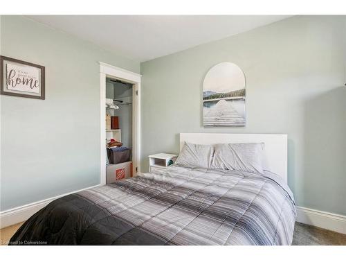 28 Hilda Avenue, Hamilton, ON - Indoor Photo Showing Bedroom