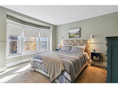 28 Hilda Avenue, Hamilton, ON - Indoor Photo Showing Bedroom