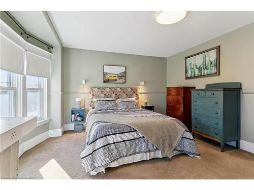 28 Hilda Avenue, Hamilton, ON - Indoor Photo Showing Bedroom