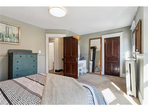 28 Hilda Avenue, Hamilton, ON - Indoor Photo Showing Bedroom