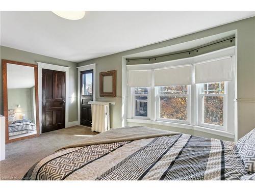 28 Hilda Avenue, Hamilton, ON - Indoor Photo Showing Bedroom