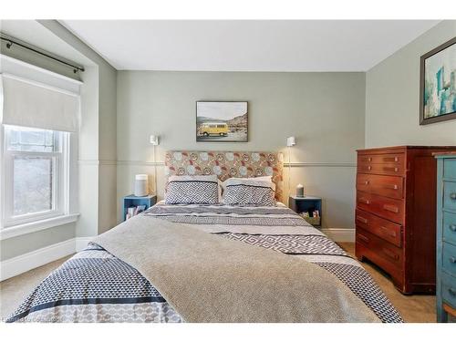 28 Hilda Avenue, Hamilton, ON - Indoor Photo Showing Bedroom