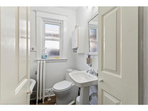 28 Hilda Avenue, Hamilton, ON - Indoor Photo Showing Bathroom